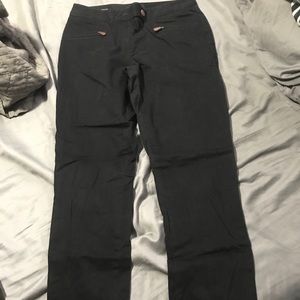 Straight leg. Velvet feel.